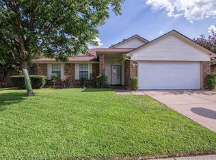 921 E Elliott Dr, Cedar Hill, TX 75104