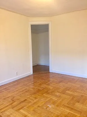 Rented by Roberto Guilbet, LREB | media 26