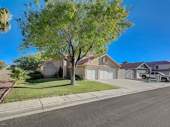 3rd image of 1717 Heather Oaks Way