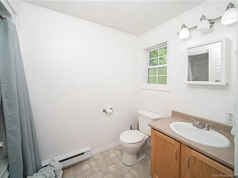 16 Burton St — Photo 12