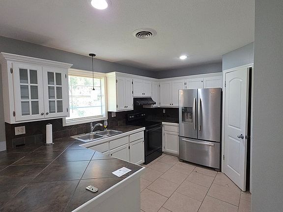 5th image of 504 Rock St