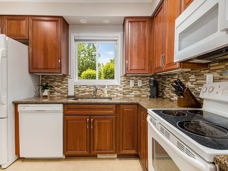 3022 Elmhurst Ave — Photo 14