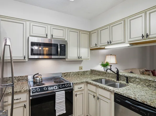 1800 Clairmont Lake #116, Decatur, GA 30033