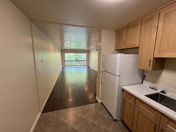 2nd image of 93 Lausanne Ave APT 2