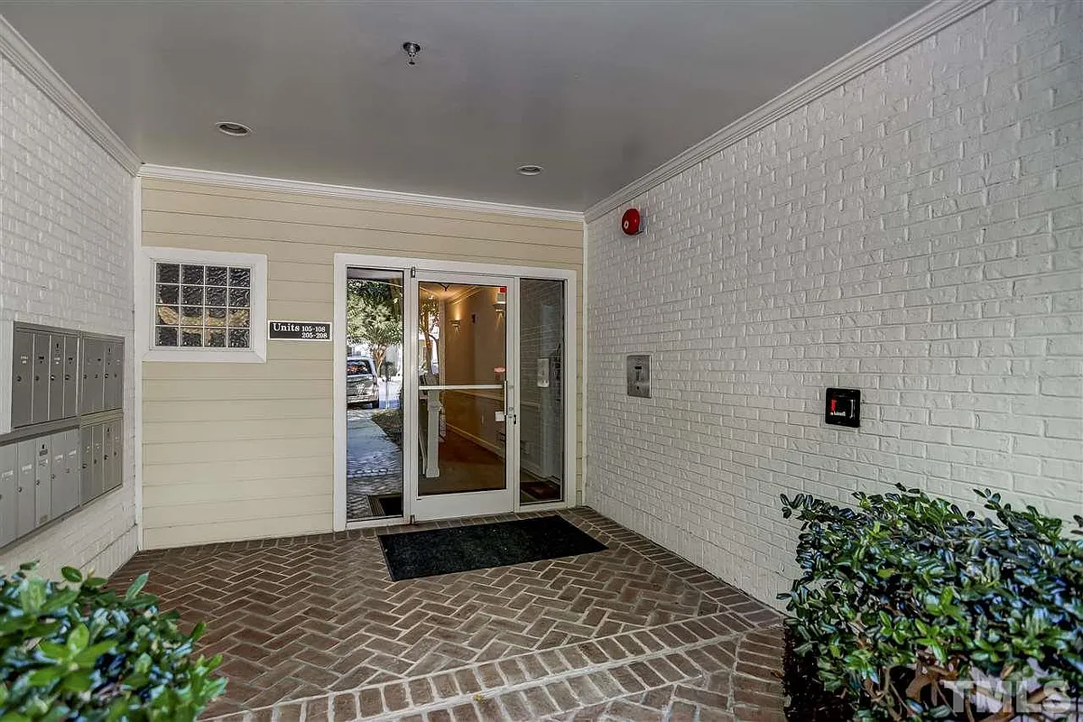 Building Photo - 1300 Durlain Dr #207
