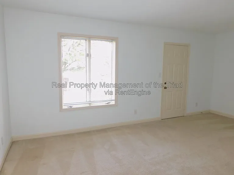805 W McGee St #B — Photo 15