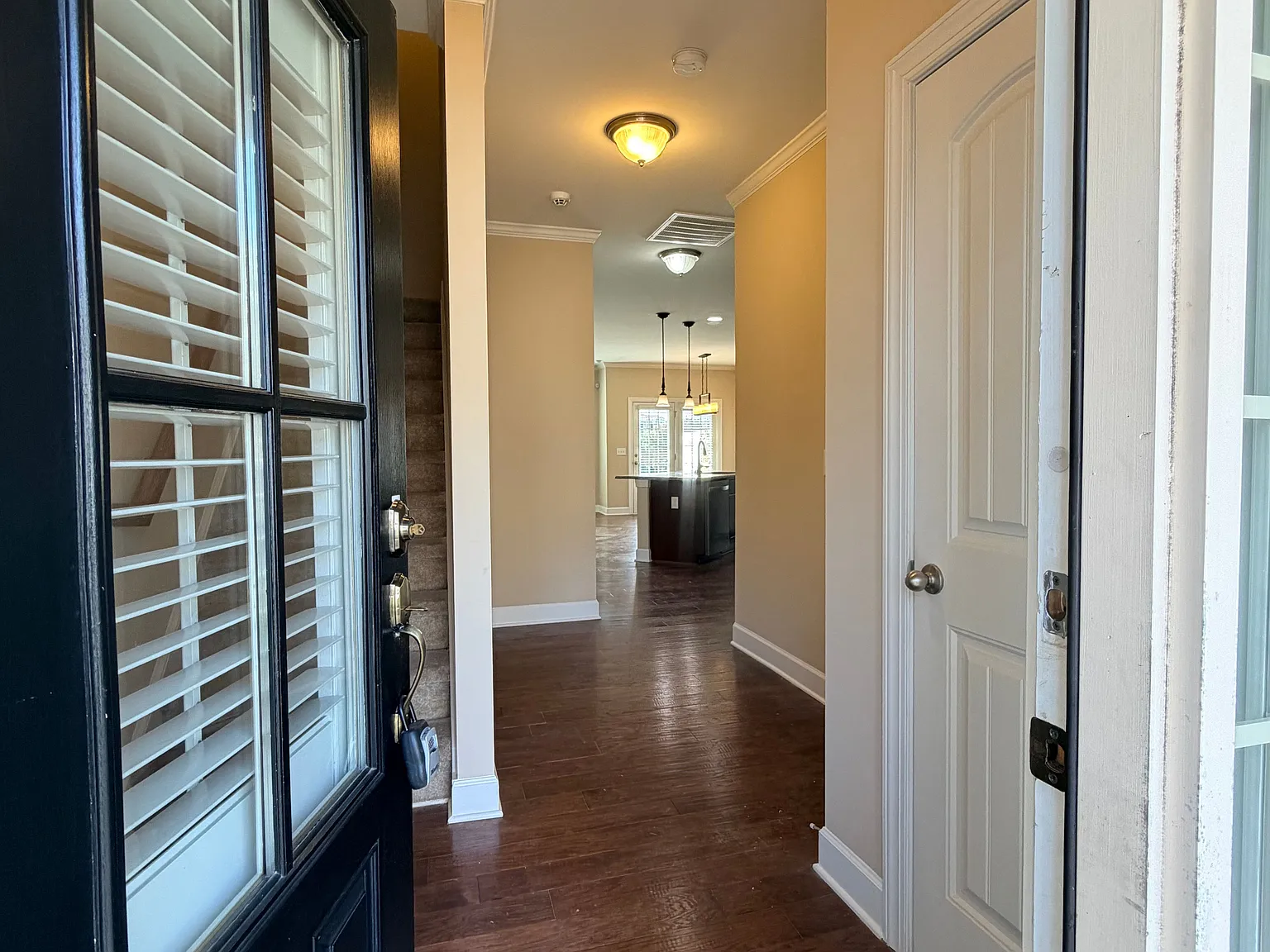 3 bed, 2.5 bath, 1590 sqft, $2,050 — Photo 3