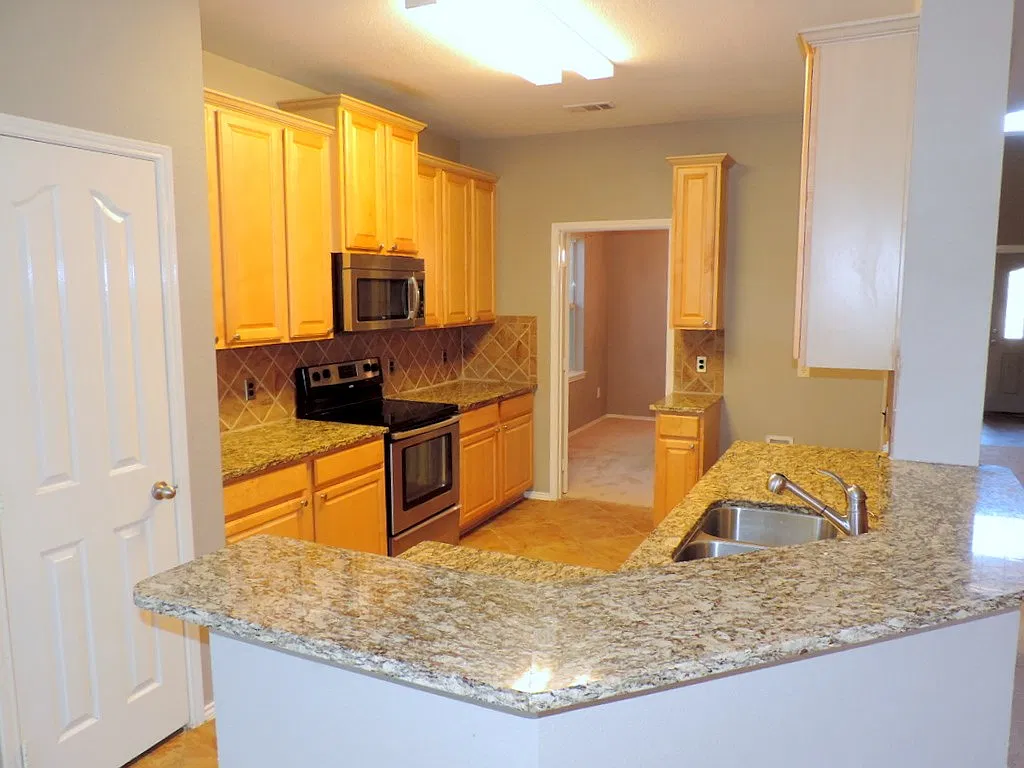 5 bed, 3.5 bath, 3033 sqft, $2,800 — Photo 4