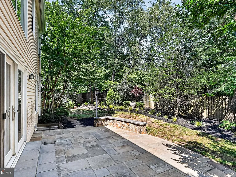 2207 Frank St — Photo 63