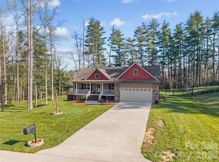 27 Pounding Mill Rd, Hendersonville, NC 28792