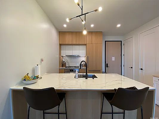 3rd image of 5 Court Sq APT 7E