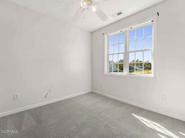 172 E Ridge Ct — Photo 18