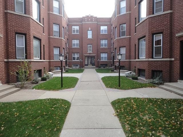 1st image of 857 W Cornelia Ave APT 3R
