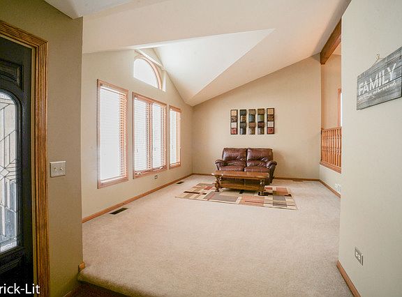 5th image of 9841 Sussex Ct