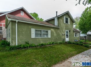 1806 Forest Rd, Davenport, IA 52803