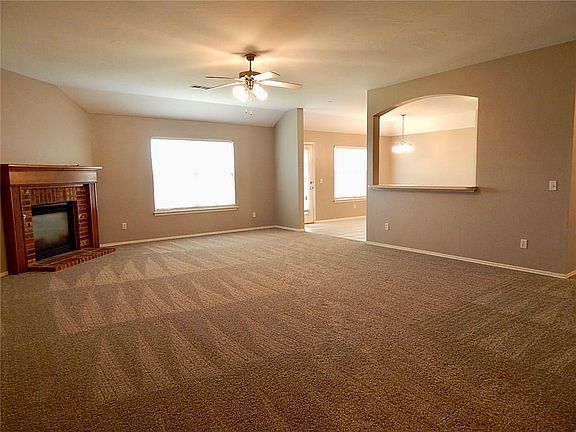 4th image of 736 E Elder Ln