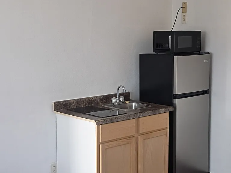 1411 Laurel St #8 — Photo 1