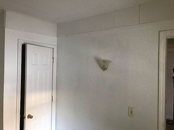 4th image of 3490 Sanford Ave