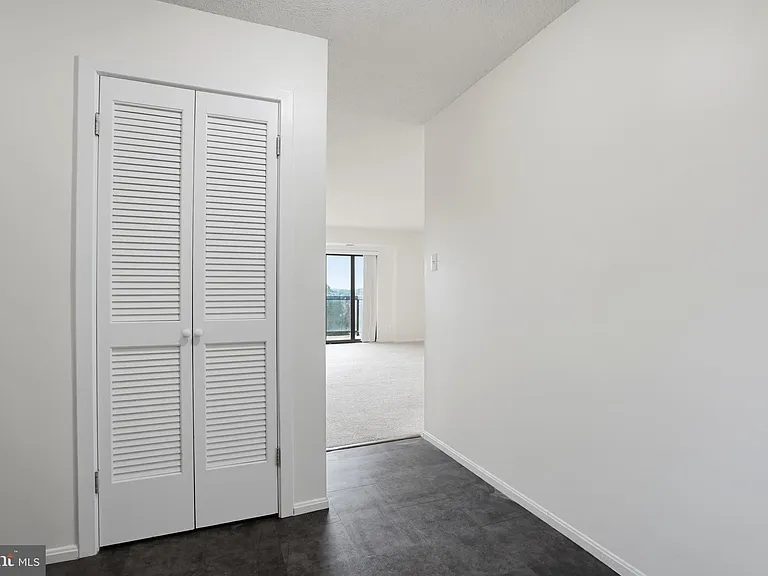 205 Yoakum Pkwy #1002 — Photo 4