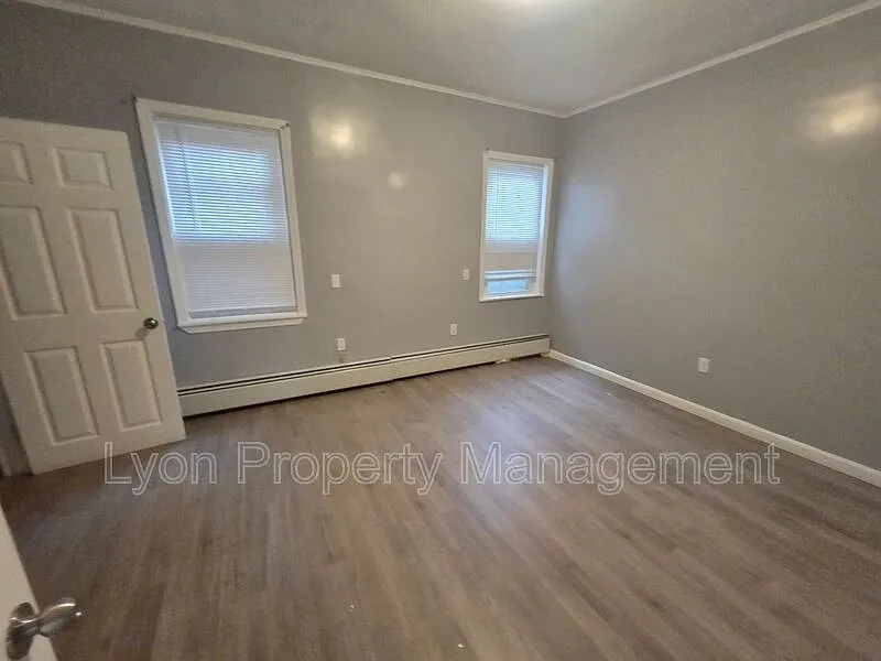 3 bed, 1.0 bath, $1,695 — Photo 3
