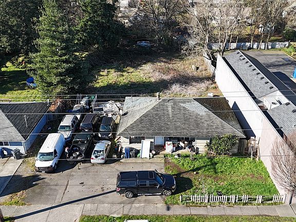 5th image of 1081 Cedar Ave
