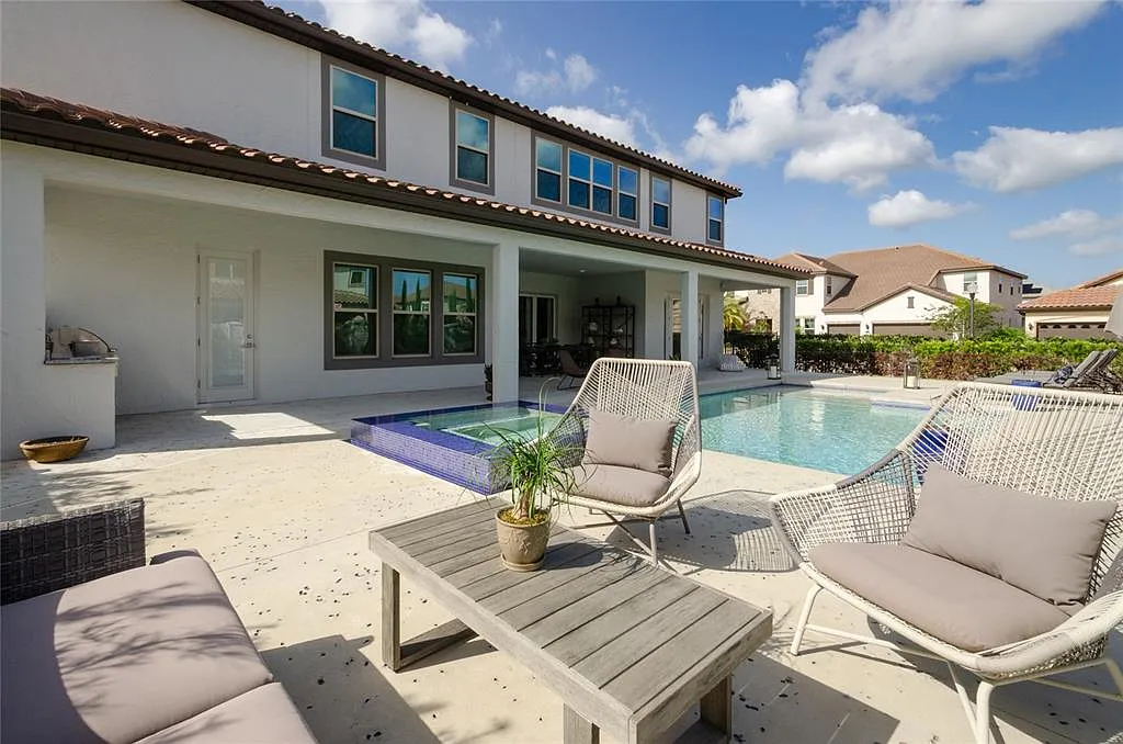 7 bed, 5.5 bath, 5355 sqft, $9,000 — Photo 4