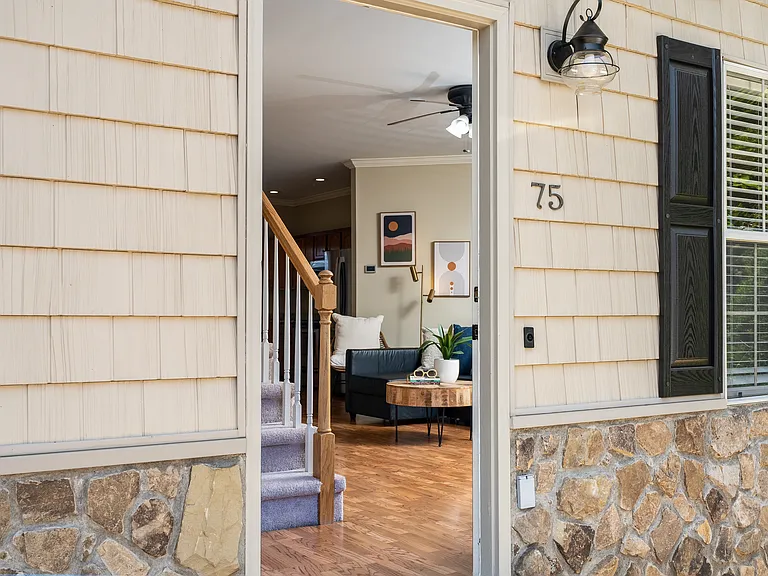 75 Stonebriar Ct — Photo 3