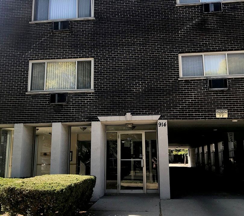 1st image of 914 N Austin Blvd APT B9
