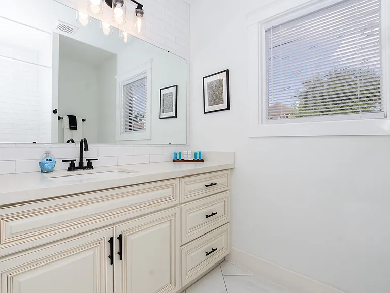 102 S Lockwood Dr #1 — Photo 13