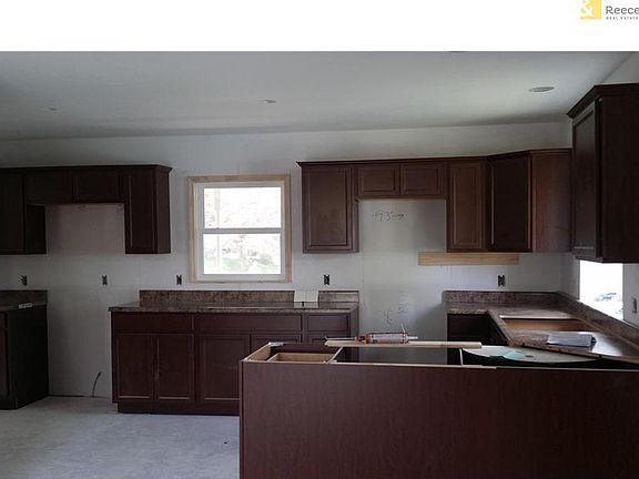 Another view of kitchen.