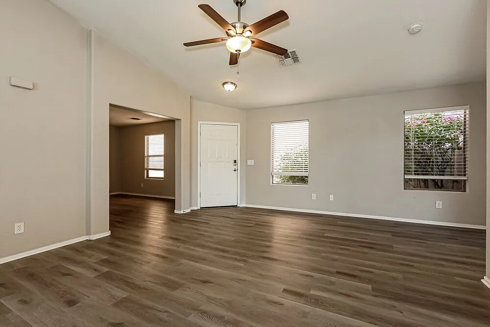 3 bed, 2.0 bath, 1471 sqft, $1,830 — Photo 4