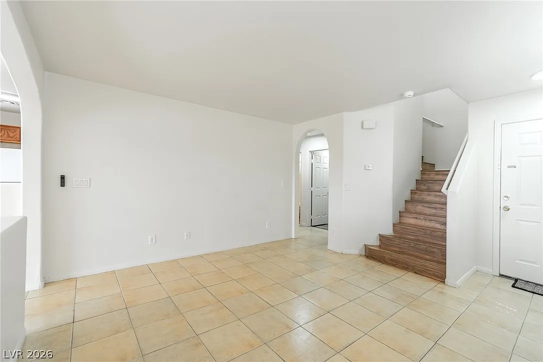 5 bed, 3.0 bath, 1816 sqft, $2,100 — Photo 3