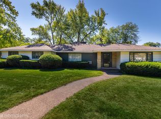 420 Riverside Dr, Crystal Lake, IL 60014