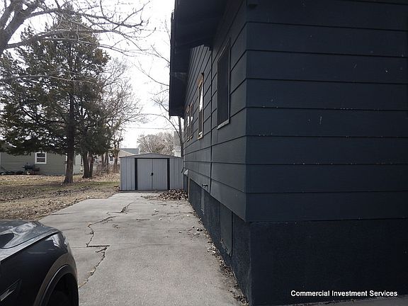 3rd image of 714 W 9th St