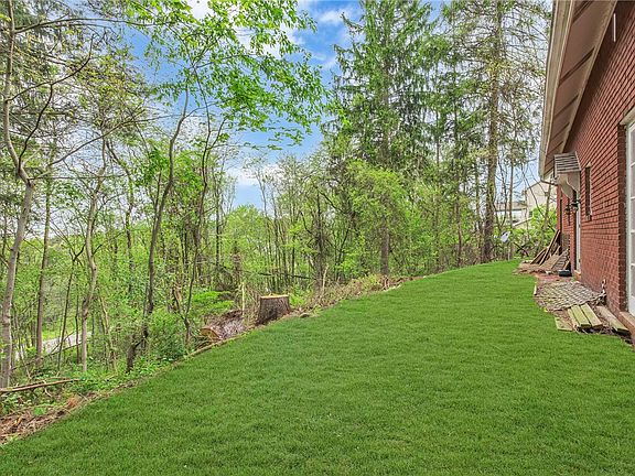 30th image of 613 Briarcliff Dr