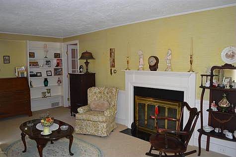living room w fireplace