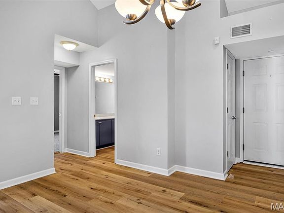 5th image of 1117 Arbor Creek Dr APT 3C