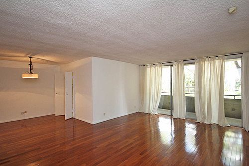 2nd image of 211 S Wilson Ave Unit 101