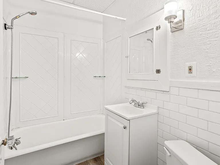 405 E 6th St #4 — Photo 13