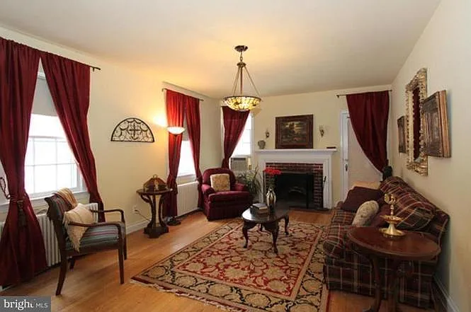 108 N Brook Ln — Photo 3
