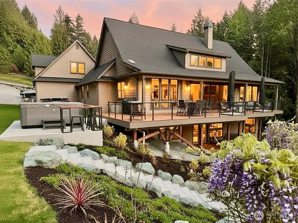 17345 Olympic Pl, Mount Vernon, WA 98274