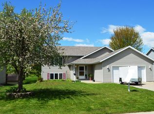 340 7th St SW, Plainview, MN 55964