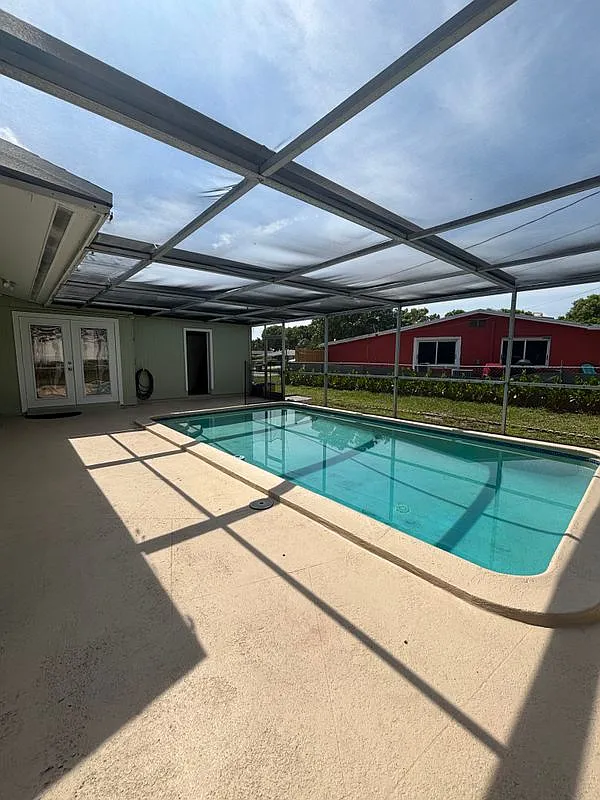 3 bed, 2.0 bath, 1242 sqft, $3,200 — Photo 1
