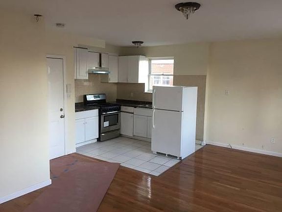 3rd image of 16526 Clinton Ter Floor 1