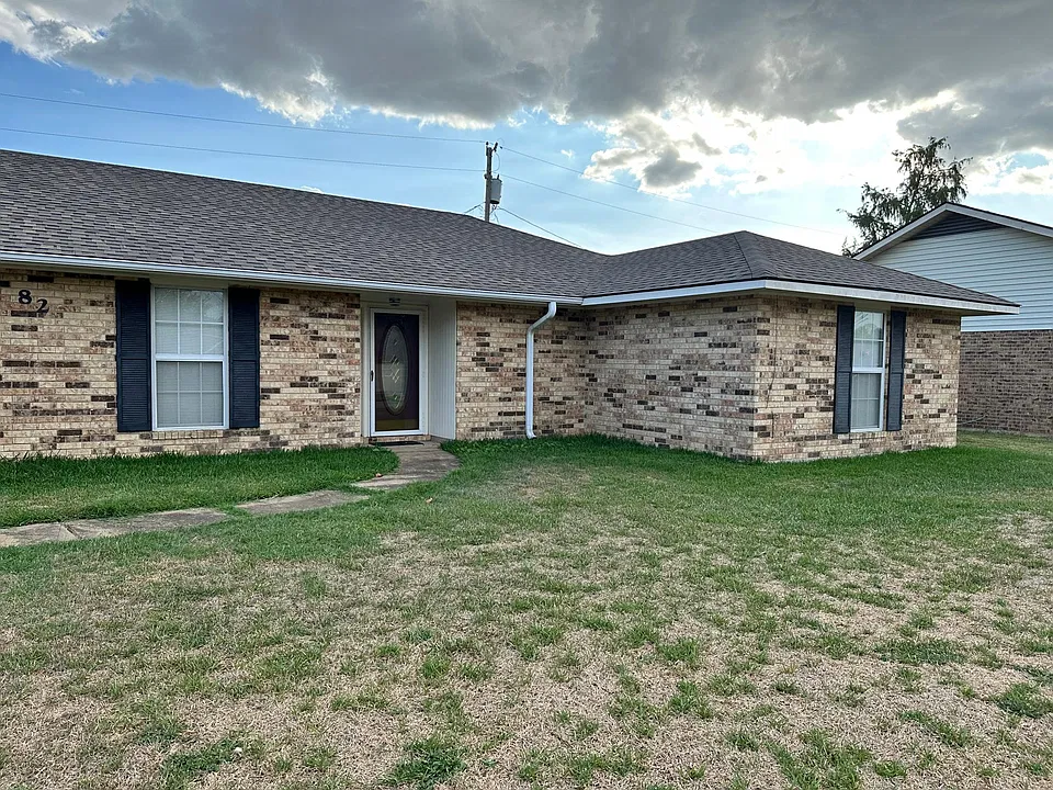 82 Janell Dr