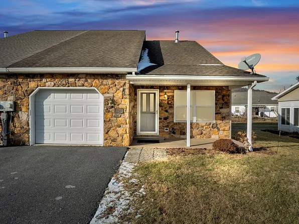 216 Patio Ct, New Bloomfield, PA 17068