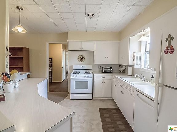 3rd image of 259 Davis Ave