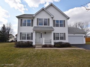 222 White Oak Dr, North Aurora, IL 60542