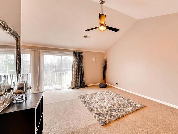 4th image of 2834 Meadow Ln