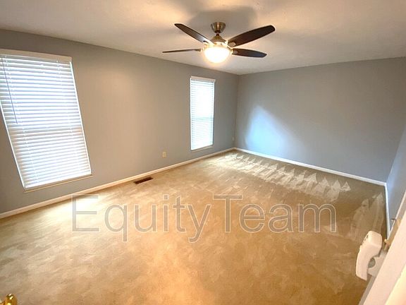 5th image of 812 Woodlyn Dr S